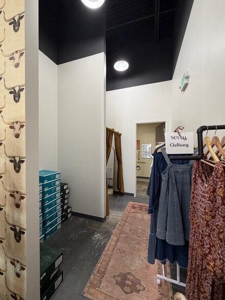 More Photos Of 1043 S Valley Grove Way, Pleasant Grove Storefront For Lease