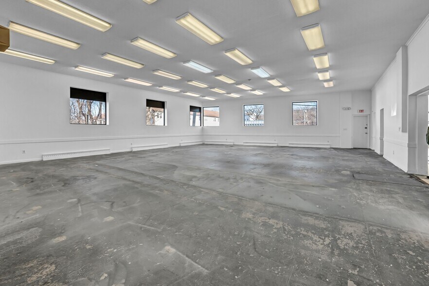 More Photos Of 126 Franklin St, Torrington Light Manufacturing For Sale