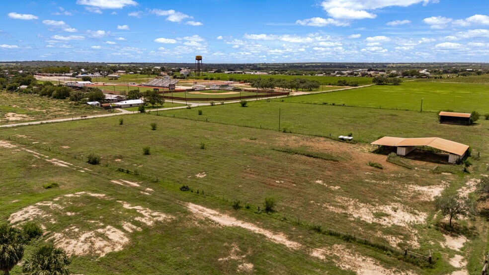 More Photos Of 1551 N Windy Knoll Dr, Devine Land For Sale