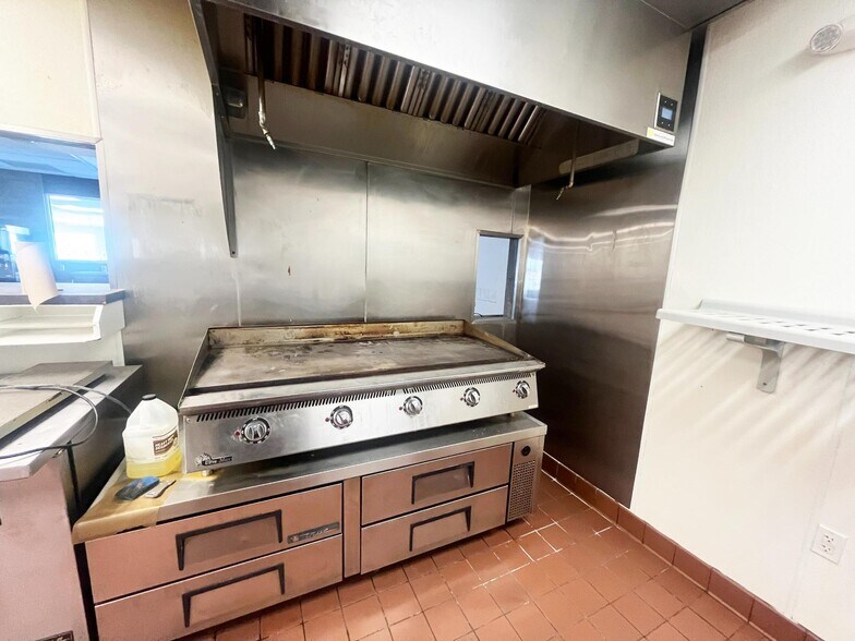 More Photos Of 527 E Highway 20, Valentine Fast Food For Sale