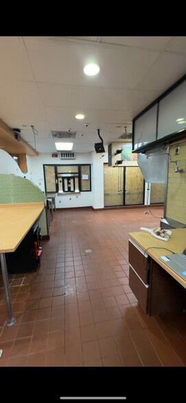 More Photos Of 211 S 18th St Expy, Kansas City Fast Food For Sale