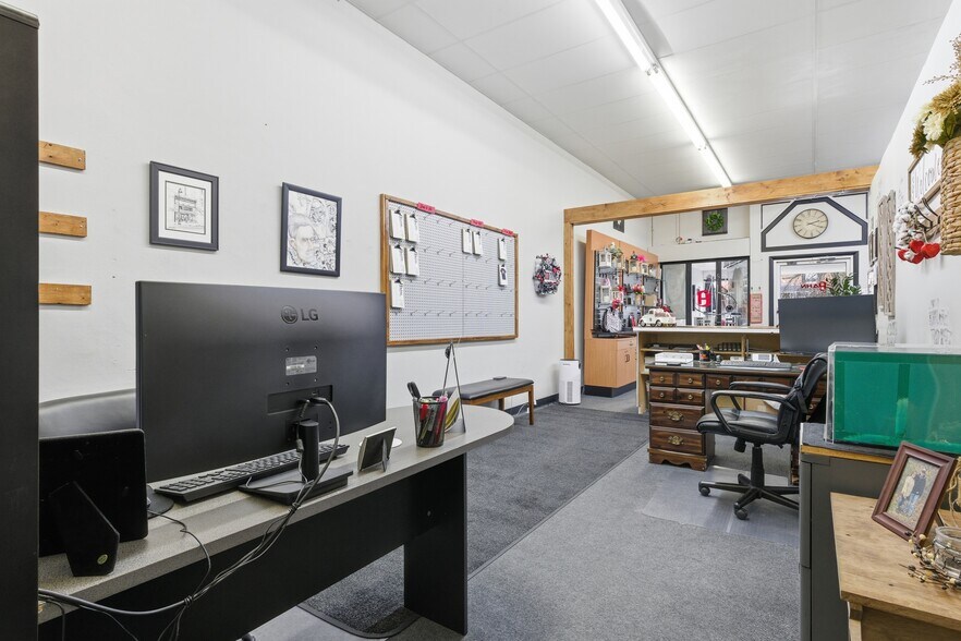 More Photos Of 622 N Central Ave, Connersville General Retail For Sale