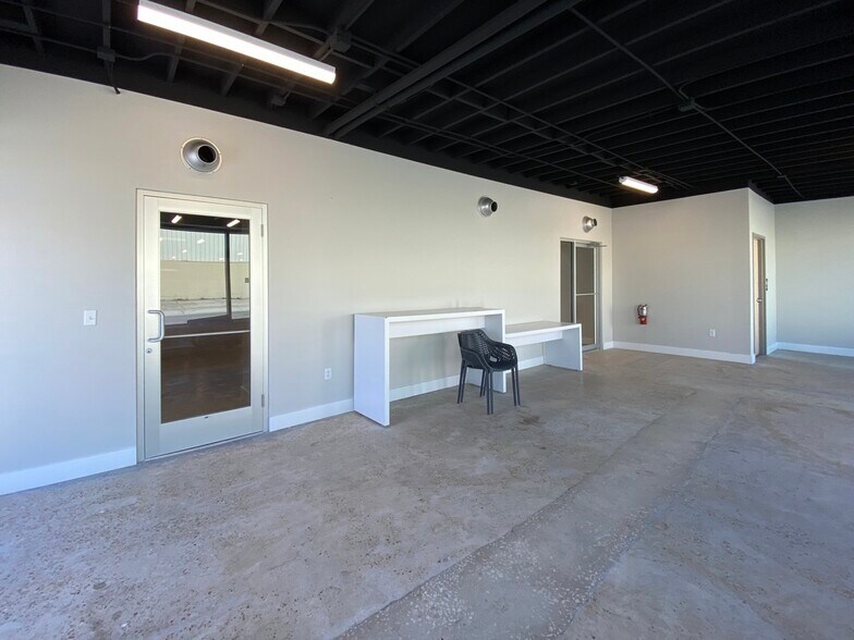 More Photos Of 1730 E Duval St, Jacksonville Showroom For Lease