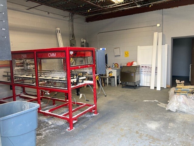 More Photos Of 900 Creekside Rd, Chattanooga Light Distribution For Sale