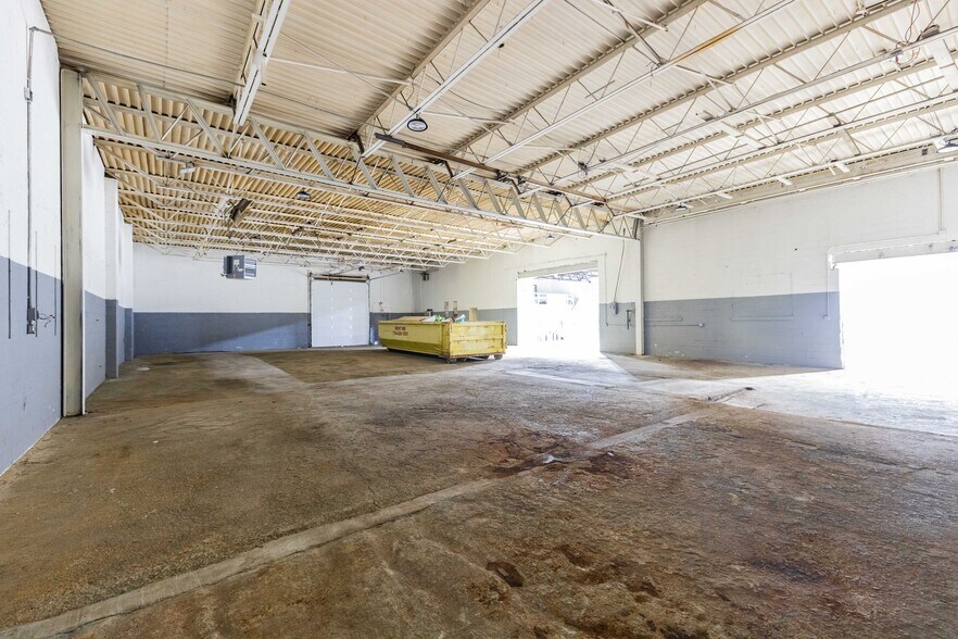 More Photos Of 6773 E Davison St, Detroit Industrial For Sale