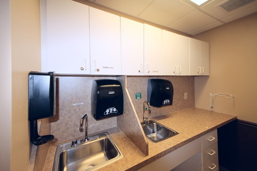 More Photos Of 3021 Eau Gallie Blvd, Melbourne Medical For Lease