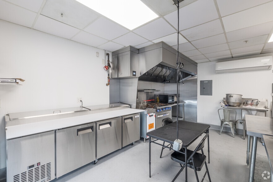 More Photos Of 358 W 38th St, Los Angeles Freestanding For Lease