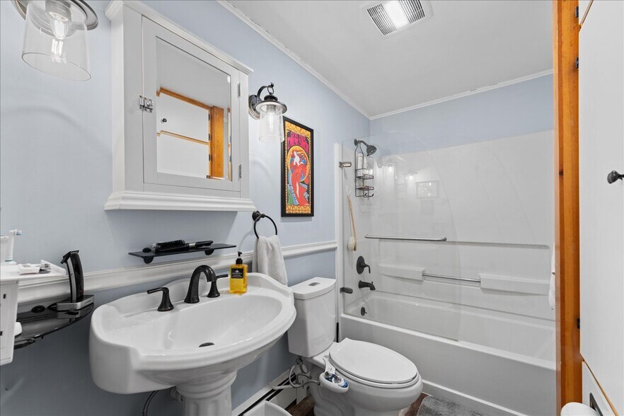 More Photos Of 517 Milwaukee St, Kewaunee General Retail For Sale