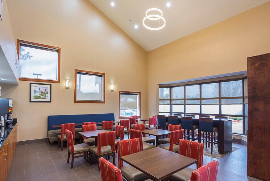 More Photos Of 4924 Constitution Ave, Baton Rouge Hotel For Sale