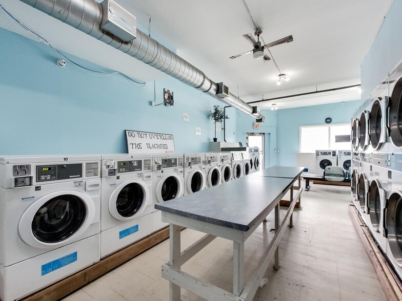 More Photos Of 443 Wentworth St N, Hamilton Storefront Retail Residential For Sale