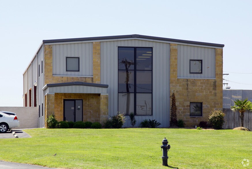 More Photos Of 165 Tecon Cv, Buda Warehouse For Lease