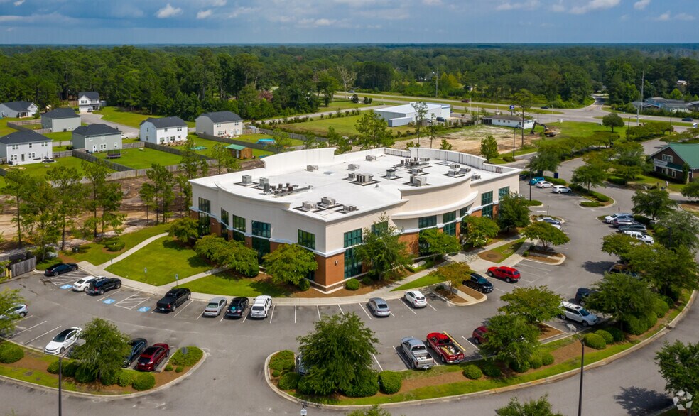 More Photos Of 20 NW Medical Campus Dr, Supply Medical For Lease