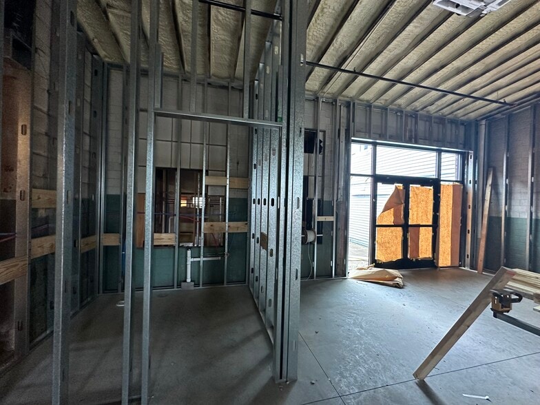 More Photos Of 154 S Main St, Zelienople Freestanding For Lease