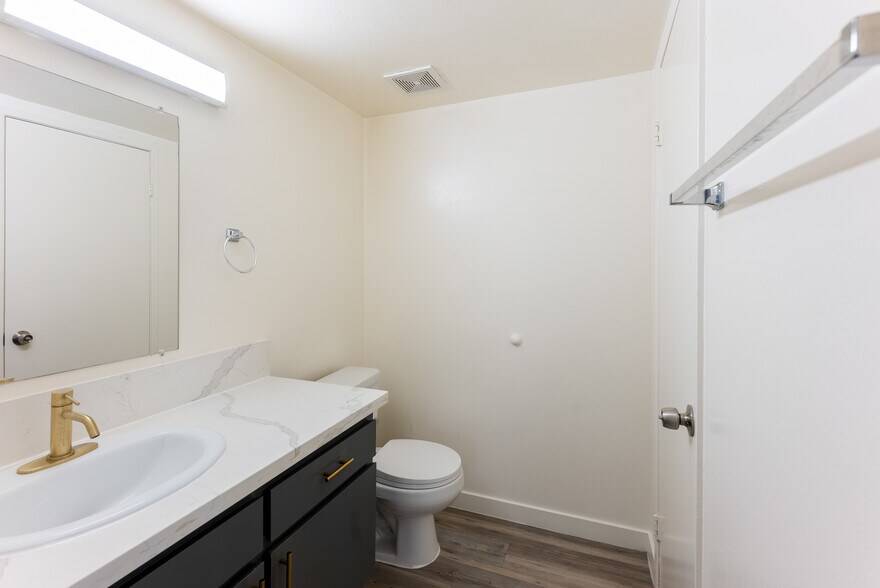 More Photos Of 11425 Tiara St, North Hollywood Multifamily For Sale