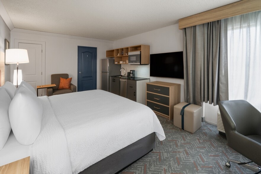More Photos Of 9231 E Arapahoe Rd, Greenwood Village Hotel For Sale