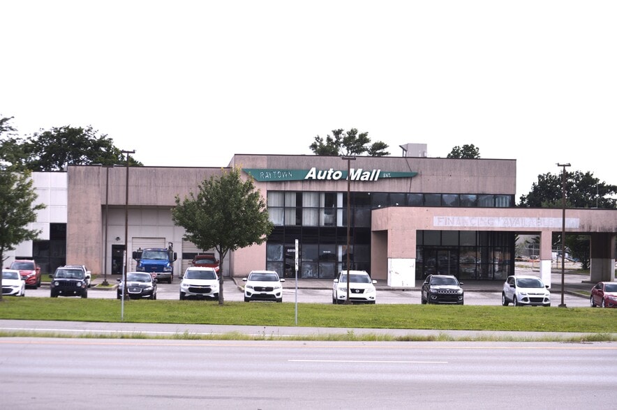 More Photos Of 8819 E 350 Hwy, Raytown Auto Dealership For Sale