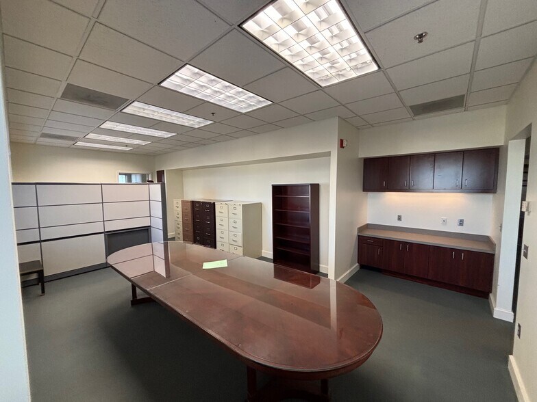 More Photos Of 21 SE 3rd St, Evansville Office For Lease