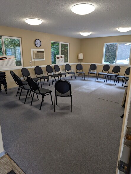 More Photos Of 2596 12th Pl SE, Salem Medical For Sale