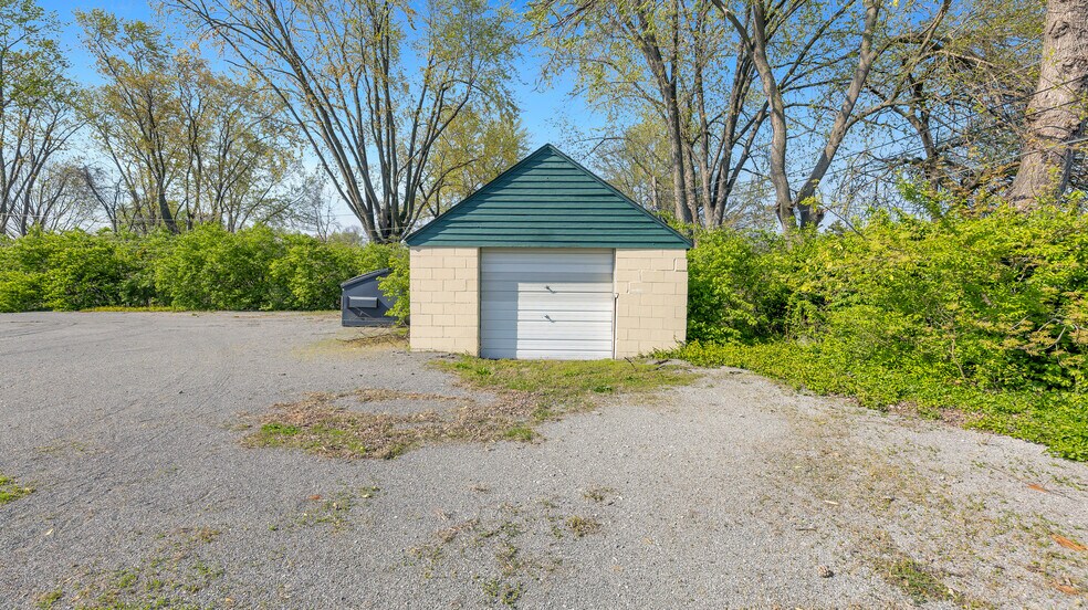 More Photos Of 10227 Lincoln Trl, Fairview Heights General Retail For Sale