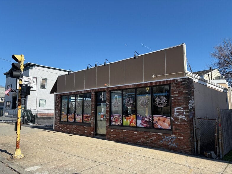 More Photos Of 100-102 Boston St, Salem Restaurant For Lease