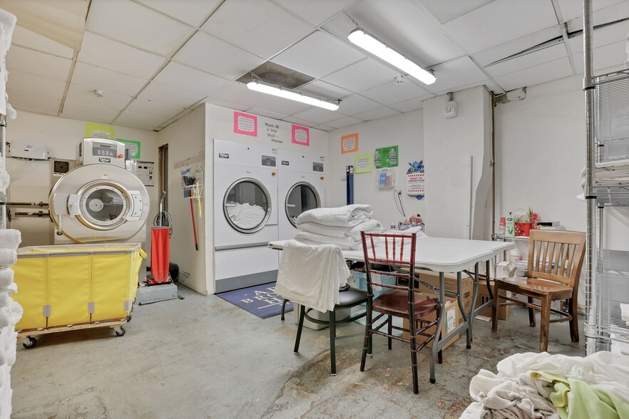 More Photos Of 301 Broadway, Lorain Hotel For Sale