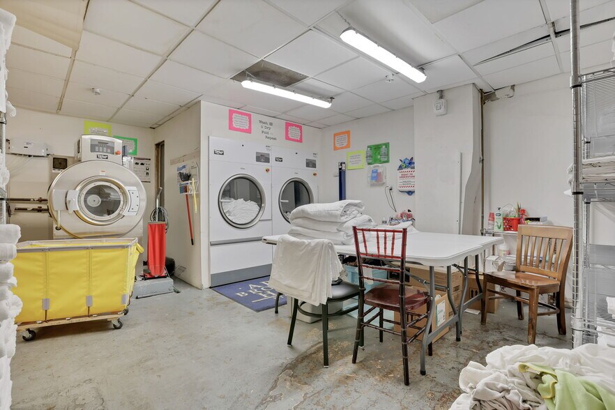 More Photos Of 301 Broadway, Lorain Hotel For Lease