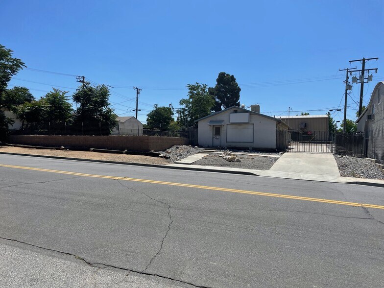 More Photos Of 622 Elm Ave, Beaumont Office For Sale