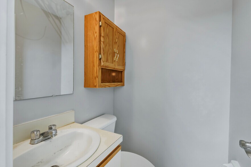 More Photos Of 953 Lane Ave S, Jacksonville Medical For Lease