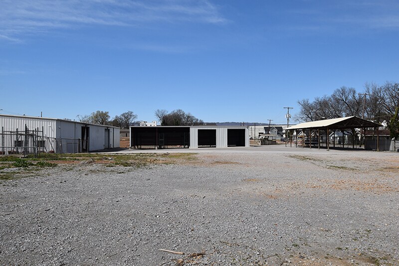 More Photos Of 1133 E Main St, Chattanooga Light Distribution For Lease