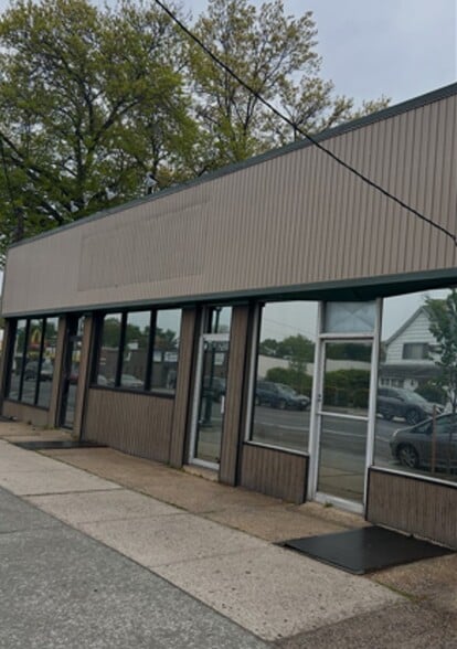 Primary Photo Of 1079 Front St, Uniondale General Retail For Sale