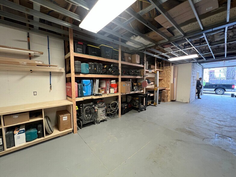 More Photos Of 483 Conarroe St, Philadelphia Warehouse For Lease