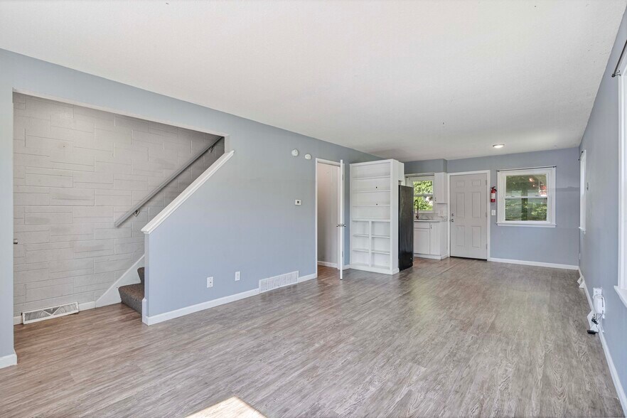 More Photos Of 2704 Magnolia Dr, Bettendorf Multifamily For Sale