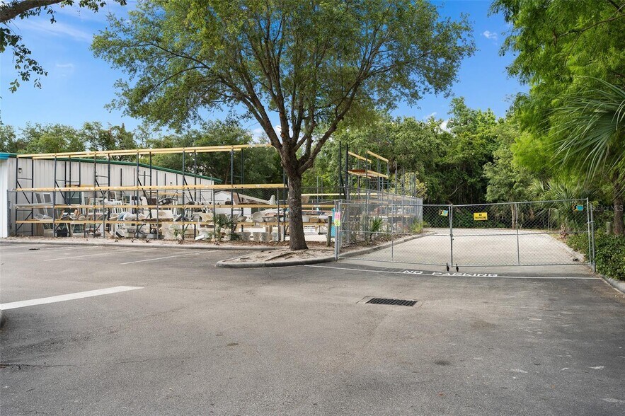 More Photos Of 1100 Americana Blvd, Sanford Warehouse For Sale