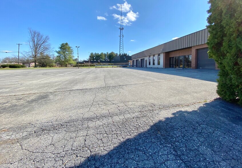 More Photos Of 3040 Industry Dr, Lancaster Flex For Sale
