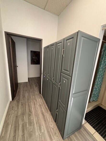 More Photos Of 4367 Woodman Ave, Sherman Oaks Unknown For Lease