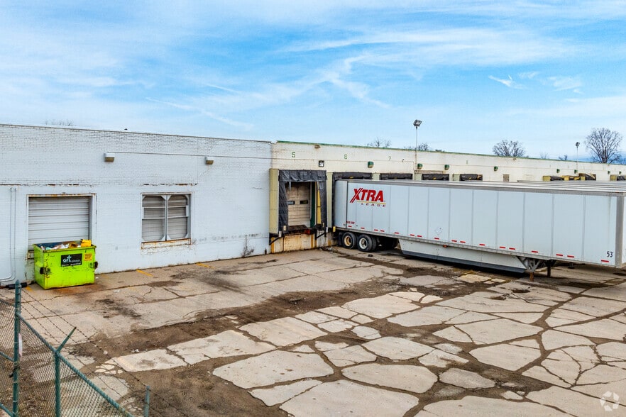 More Photos Of 3301 S Dort Hwy, Flint Distribution For Lease