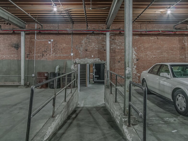 More Photos Of 1144 NW 4th St, Oklahoma City Manufacturing For Sale