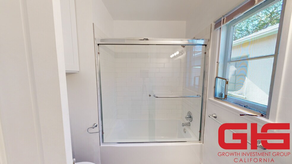 More Photos Of 526 N Madison Ave, Pasadena Apartments For Sale