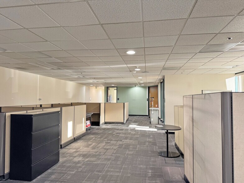 More Photos Of 424 Aviation Blvd, Santa Rosa Industrial For Sale