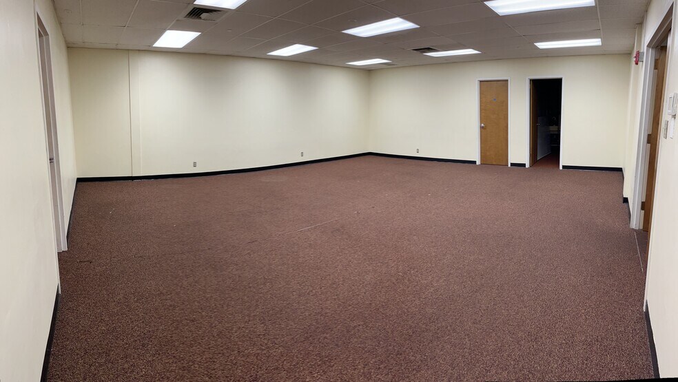 More Photos Of 7600 Woodrow Ave, Austin Schools For Lease