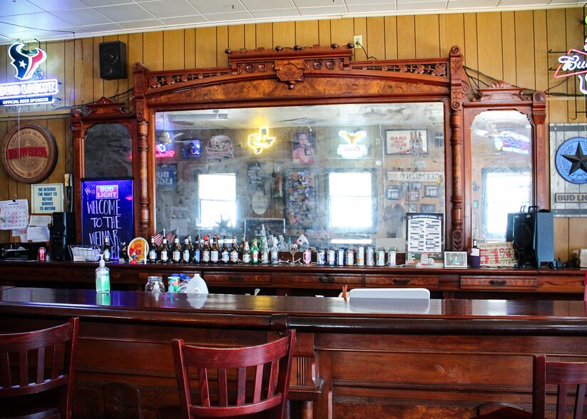 More Photos Of 211 N Mechanic St, Weimar Bar For Sale