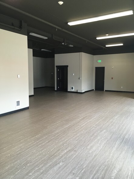 More Photos Of 4020-4025 NE 3rd Pl, Renton Storefront For Sale
