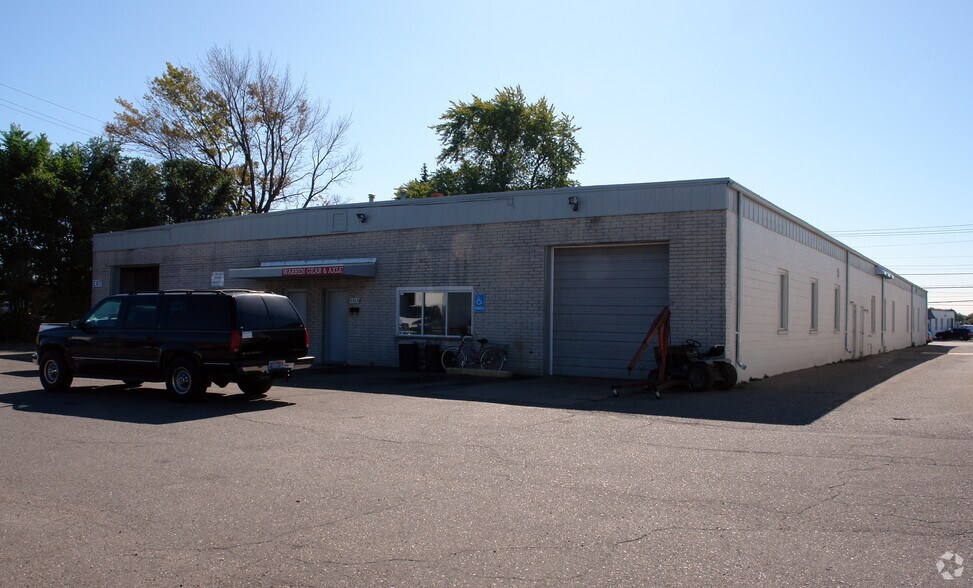 More Photos Of 3517 E 10 Mile Rd, Warren Warehouse For Lease
