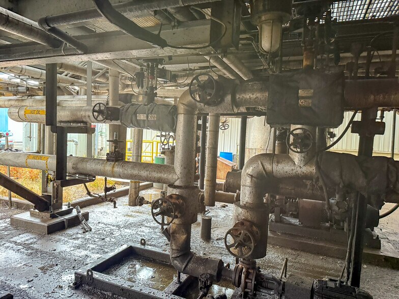 More Photos Of 5640 44th Ave S, Clinton Office For Sale