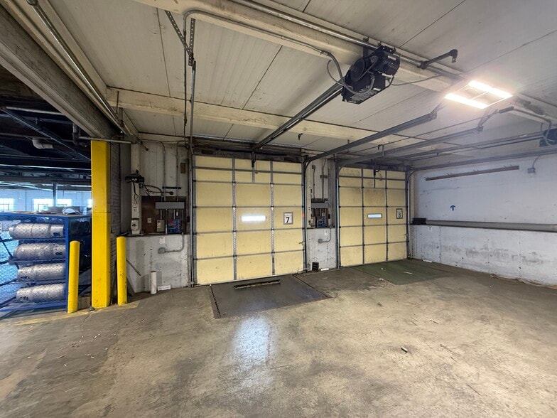 More Photos Of 220 E 14th Ave, North Kansas City Distribution For Lease