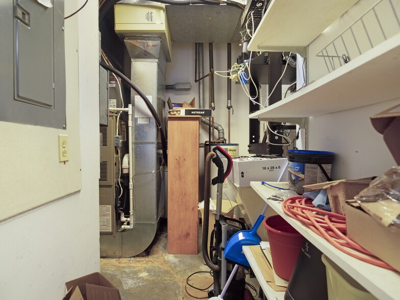 More Photos Of 644 E Main St, Palmyra Office For Sale