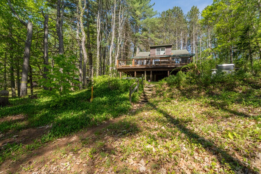 More Photos Of 224 N Shore Rd, Hadley Hotel For Sale