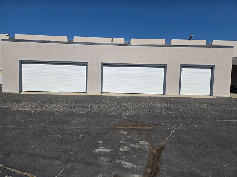 More Photos Of 16750 Schoenborn St, North Hills Flex For Sale