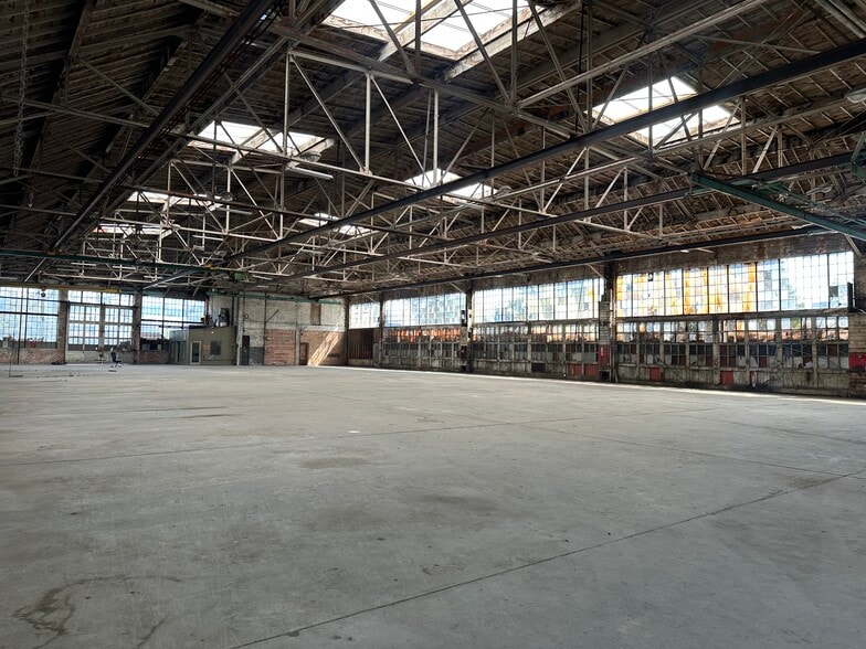 More Photos Of 2635-2717 Peralta St, Oakland Warehouse For Lease