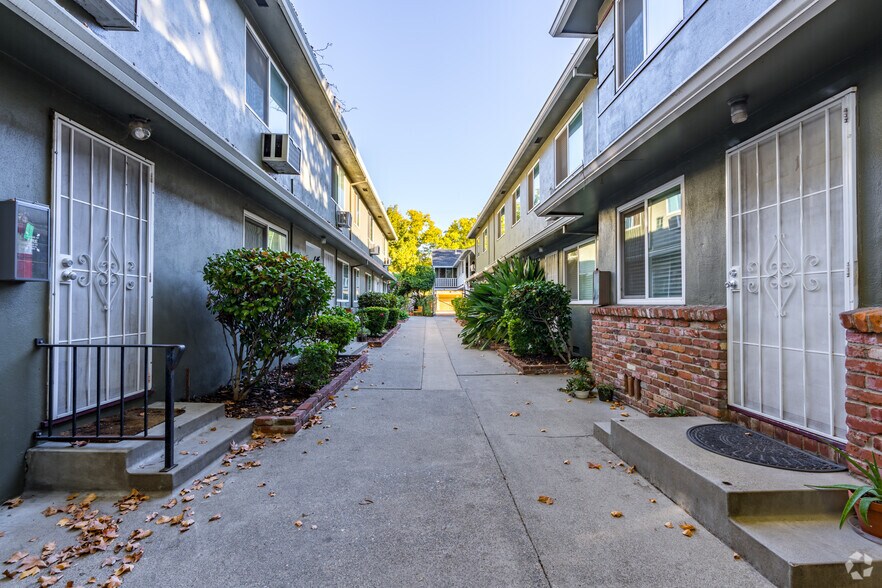 More Photos Of 2811 F St, Sacramento Apartments For Sale